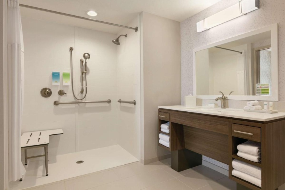 Room image 4